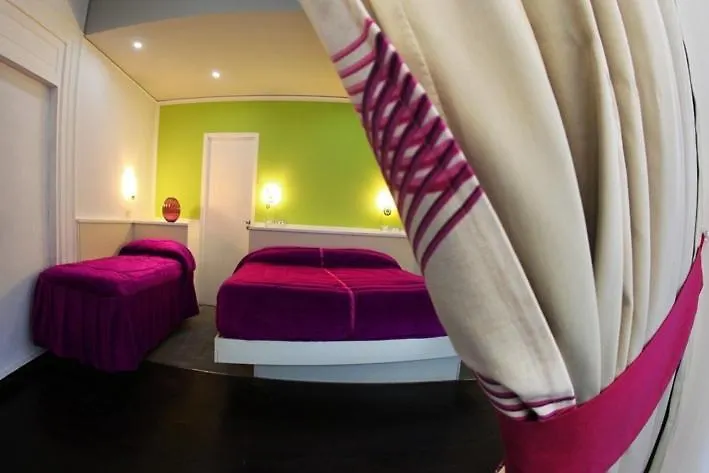 *** Affittacamere The Fresh Glamour Accommodation Napoli Italia
